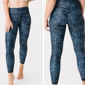 Chic Navy Leopard Print Leggings